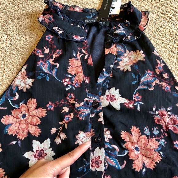NWT✨ Supply Demand Floral Ruffle Sleeveless Blouse - Picture 5 of 6